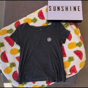 AMERICAN EAGLE OUTFITTERS SHIRT W/ EMBROIDERED FLW